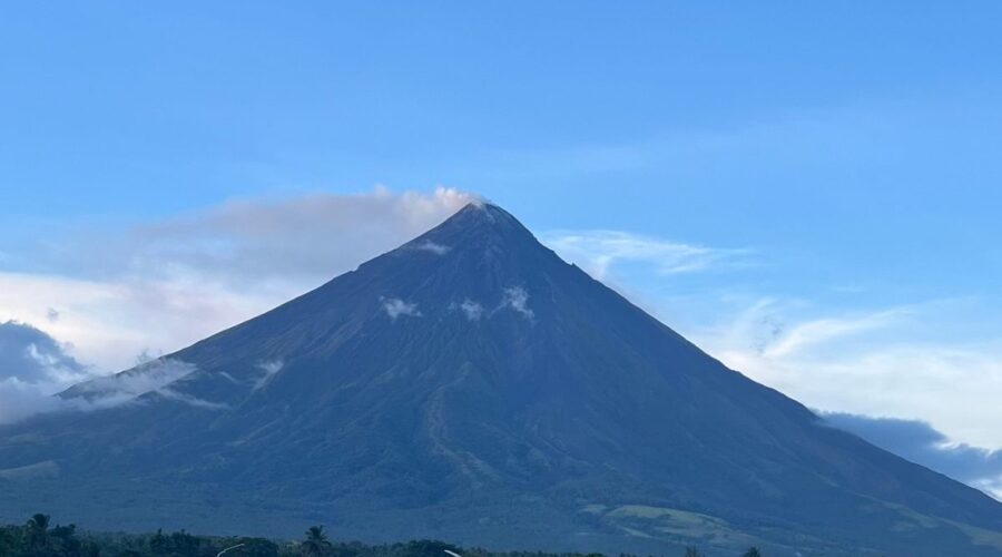 majestic mayon volcano
