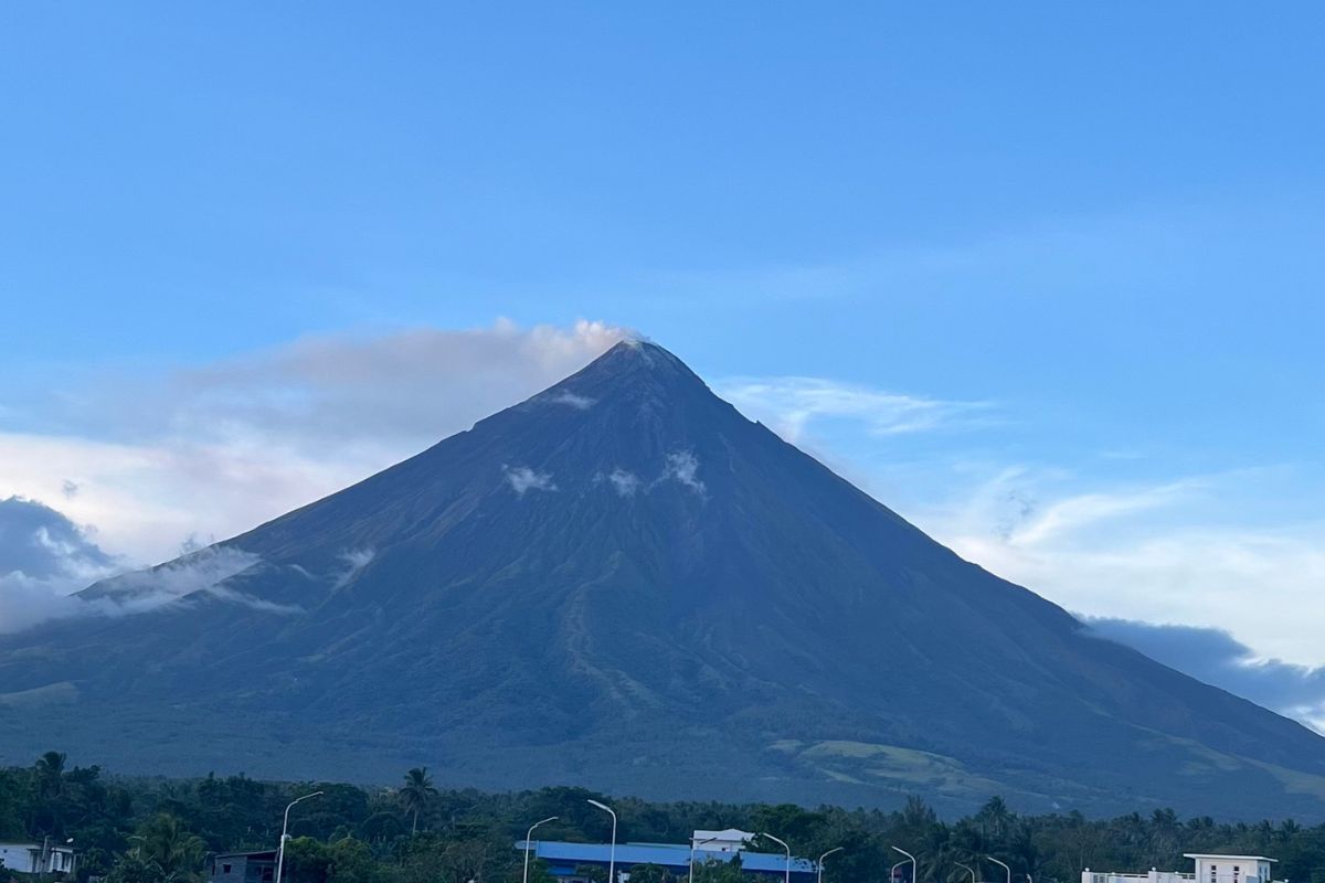 majestic mayon volcano