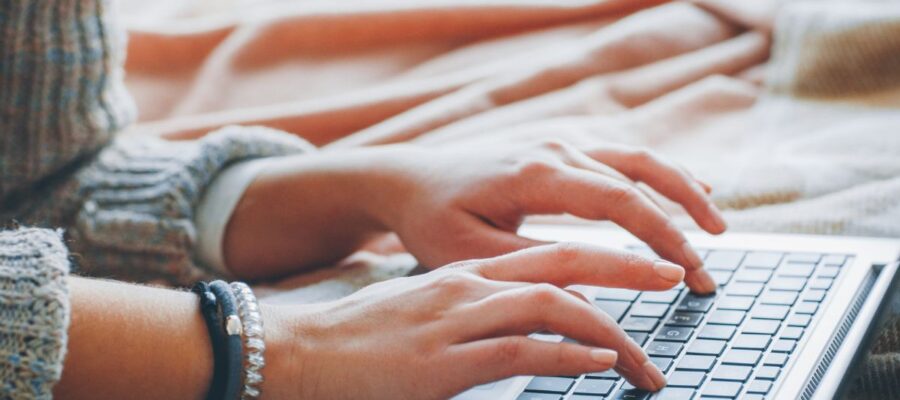 freelance travel jobs