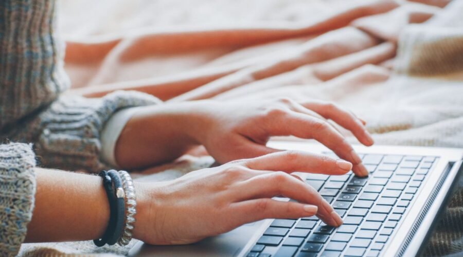 freelance travel jobs