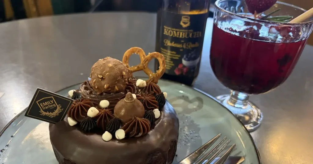chocolate cake and Kombucha blueberry with roselle