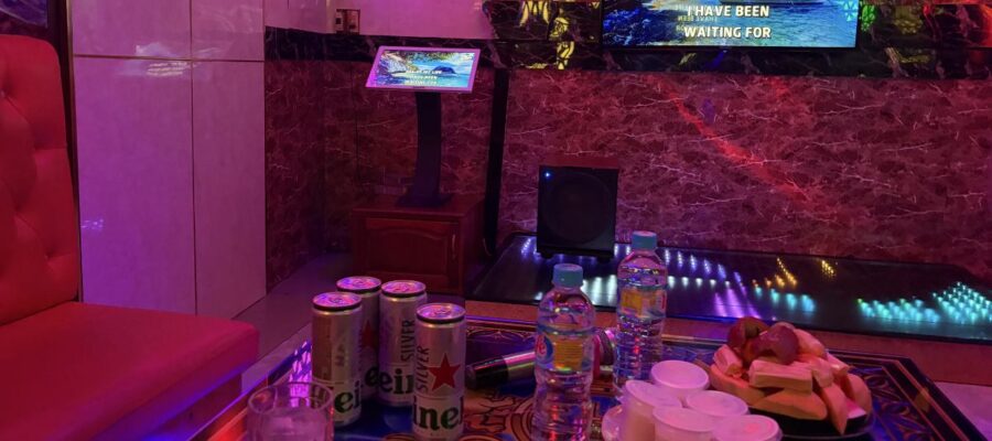 karaoke screen with fruits