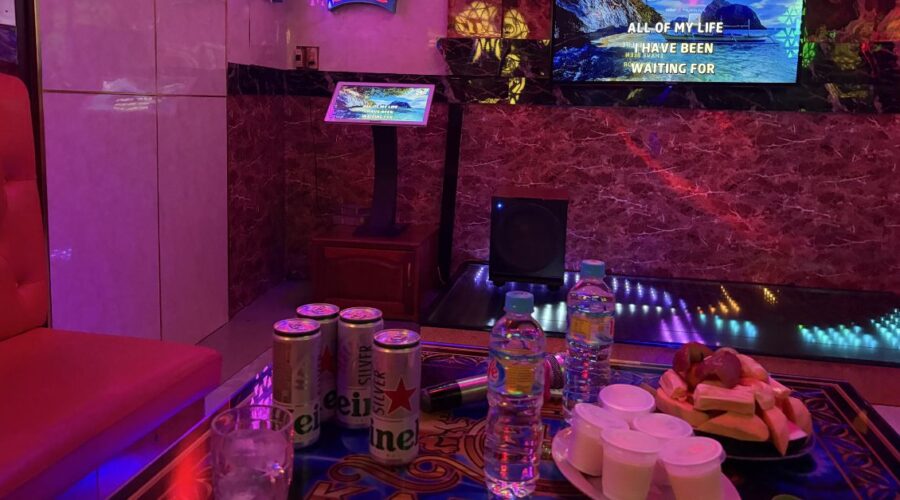 karaoke screen with fruits